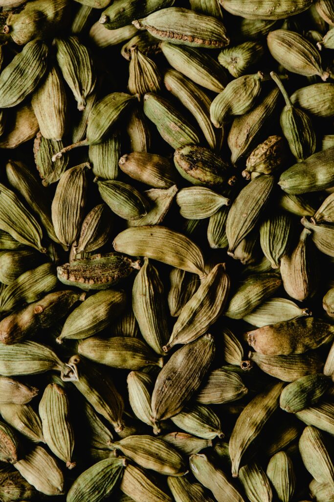 Cardamom seeds 