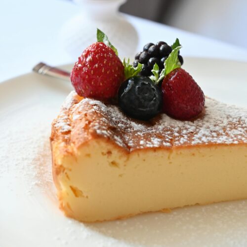 French Toas tsouffle with berries on to